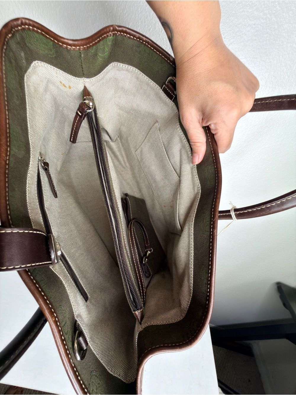 Dooney & Bourke Vintage 80’s Olive Green Canvas Satchel with Brown Leather Trim - Picture 7 of 10